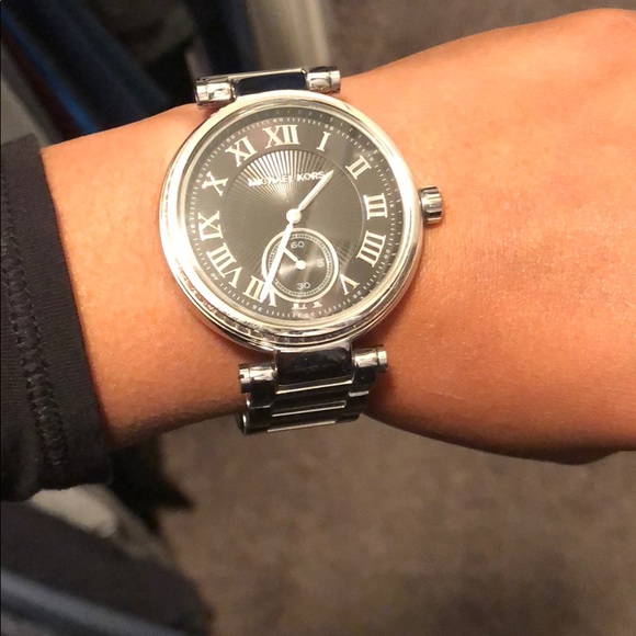 Michael Kors Watch - Picture 4 of 6